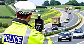 Découvrez l'appareil pour voiture qui détecte les radars à 1 km devant vous