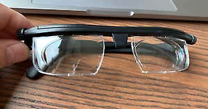 ¿Más de 50? ¡Necesita estas revolucionarias gafas ajustables!