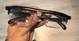 ¿Más de 50? ¡Necesita estas revolucionarias gafas ajustables!