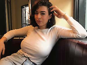 La mujer le envía esta foto a su pareja, pero cuando él mira más de cerca, 