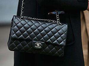 Gigante da moda quebra e preço das bolsas de grife despencam